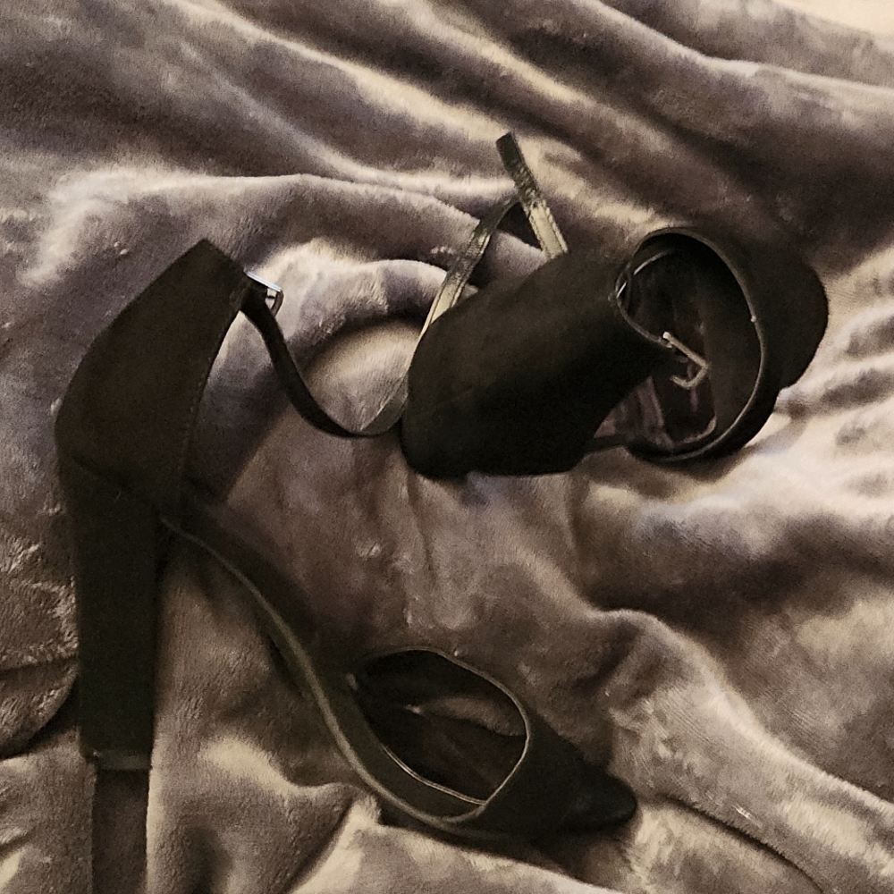 8.5 US W black open-toe chunky heels